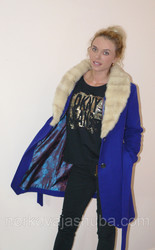Яркое кашемировое пальто вортник норка темно-синего цвета